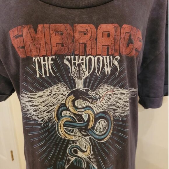 ASOS DESIGN t-shirt midi dress with split hem and graphic in washed gray - Picture 4 of 6